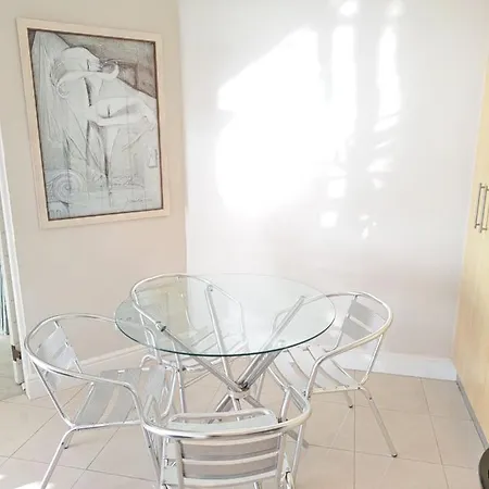3 Bedroom Sea Facing Family Apartment Cape Town Moullie Point Exterior photo