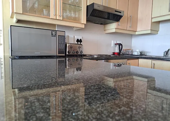 3 Bedroom Sea Facing Family Apartment Cape Town Moullie Point