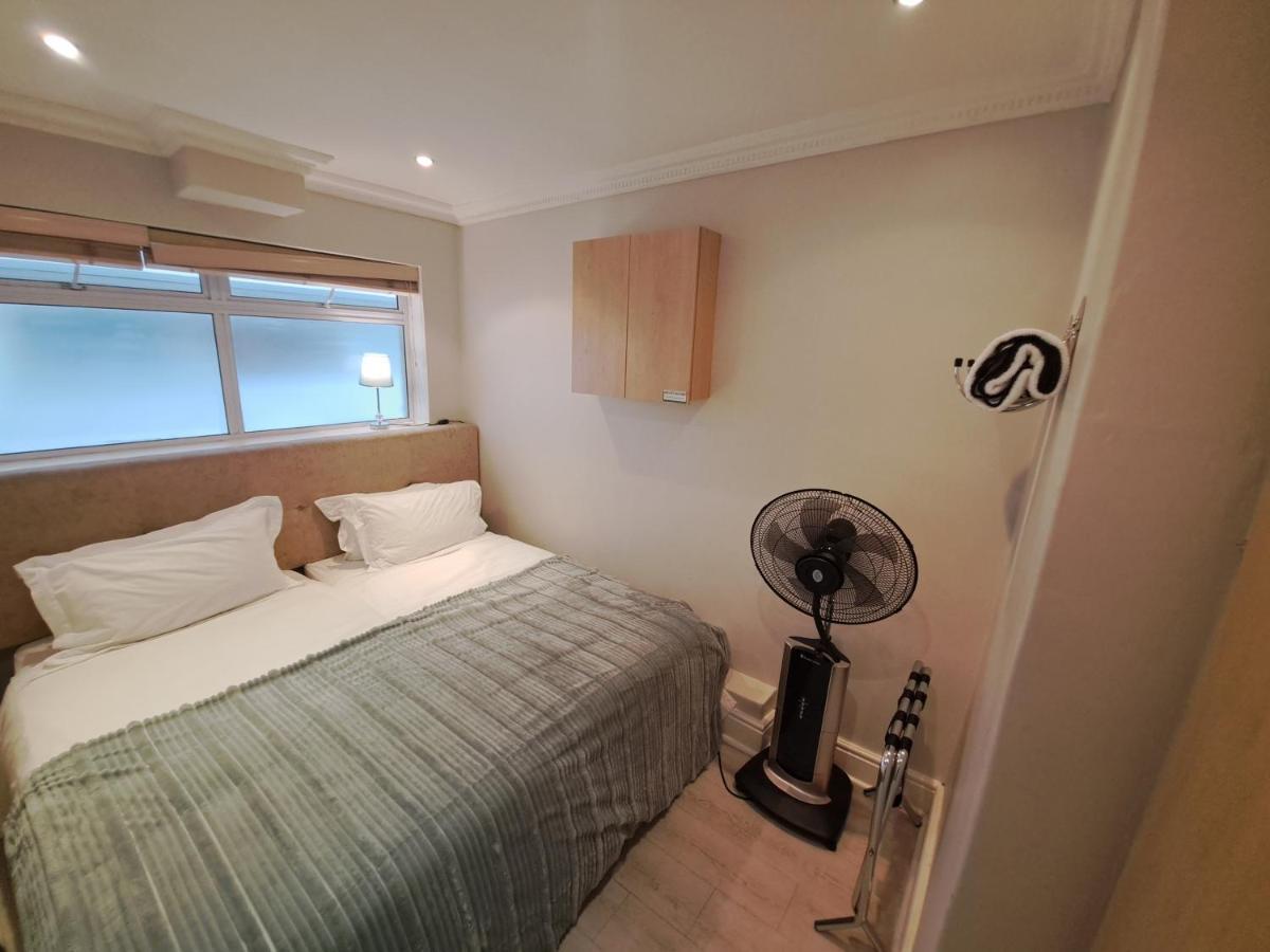 Apartment 3 Bedroom Sea Facing Family Moullie Point *