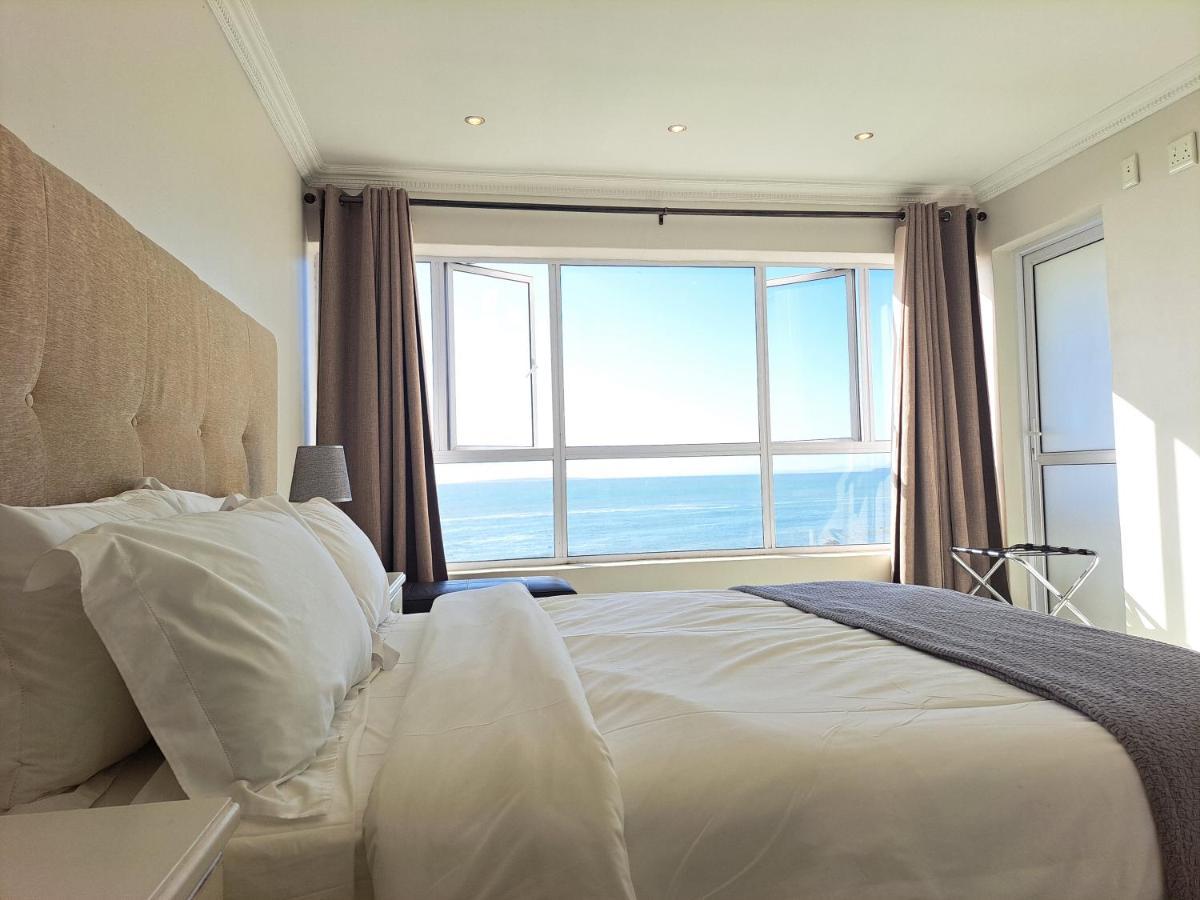 3 Bedroom Sea Facing Family Moullie Point Apartment *