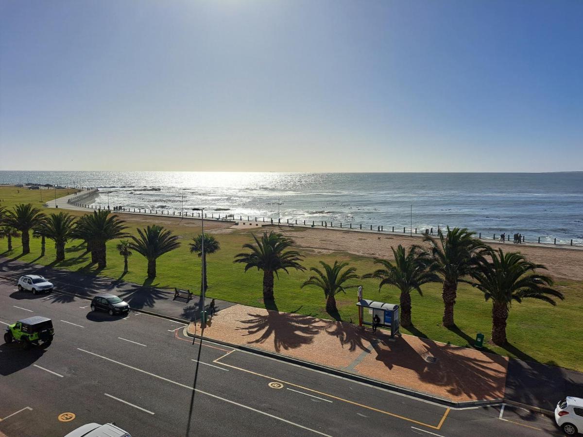 3 Bedroom Sea Facing Family Moullie Point *