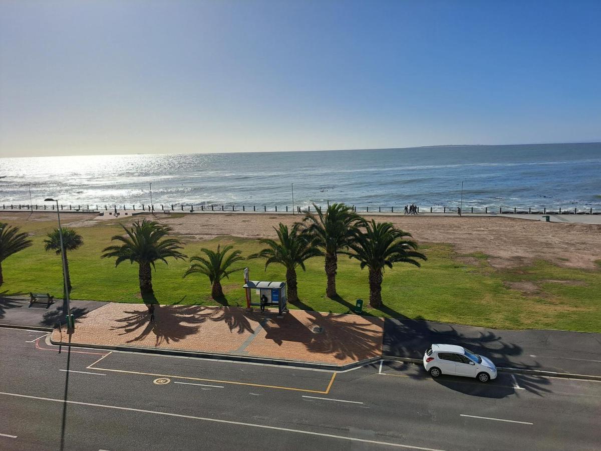 3 Bedroom Sea Facing Family Moullie Point