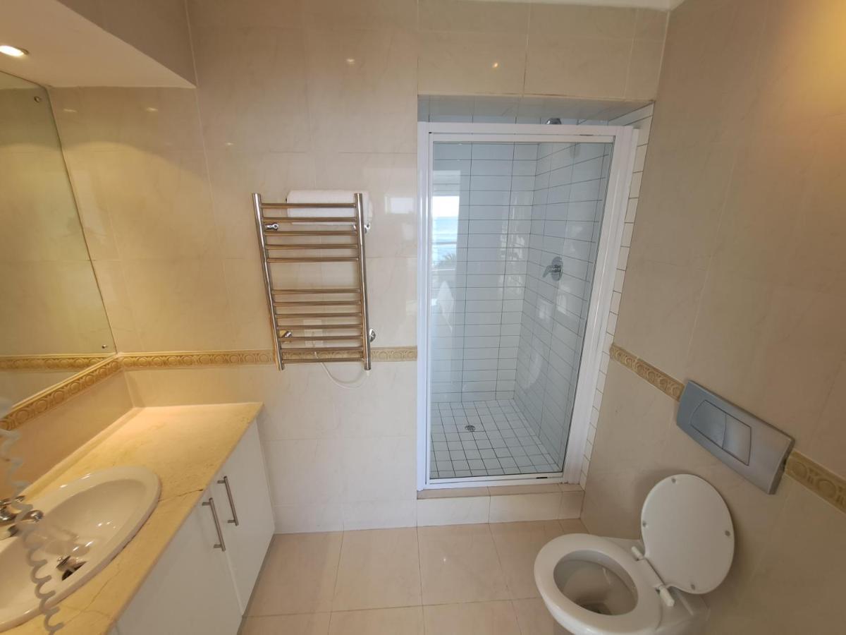 3 Bedroom Sea Facing Family Moullie Point Apartment