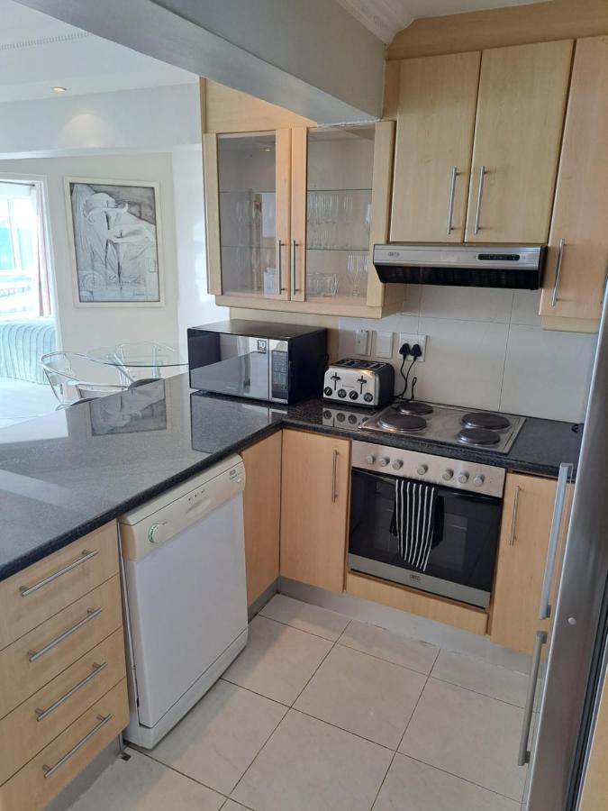 3 Bedroom Sea Facing Family Moullie Point *