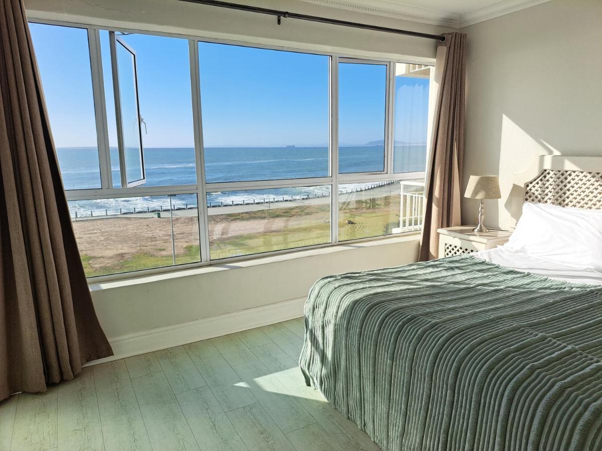 Apartment 3 Bedroom Sea Facing Family Moullie Point Cape Town