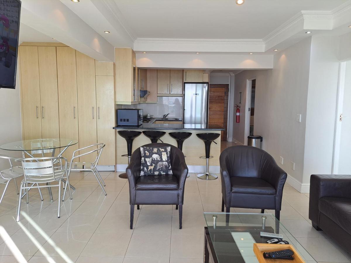 3 Bedroom Sea Facing Family Moullie Point *