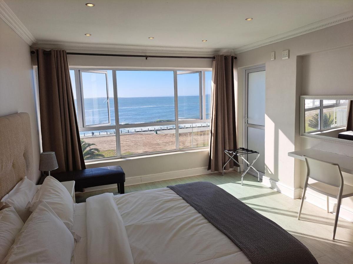 3 Bedroom Sea Facing Family Moullie Point Cape Town