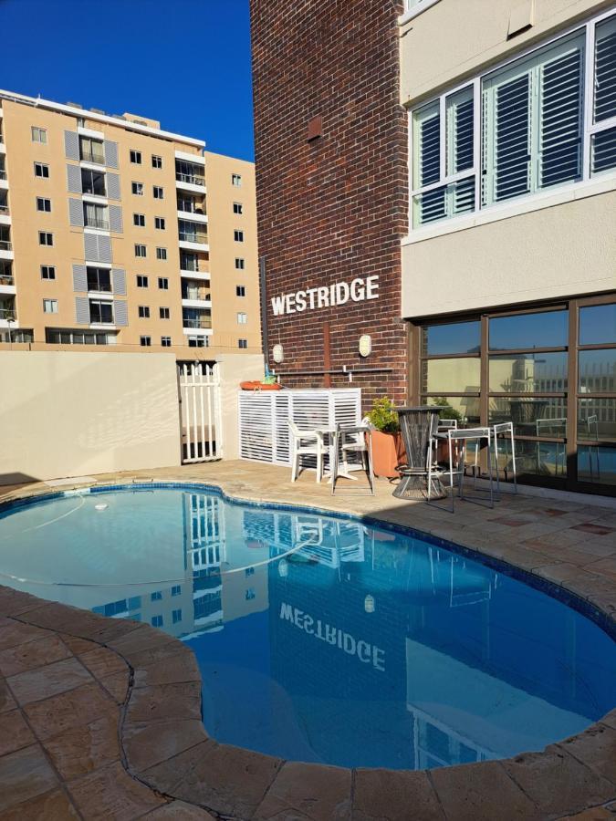 Apartment 3 Bedroom Sea Facing Family Moullie Point Cape Town
