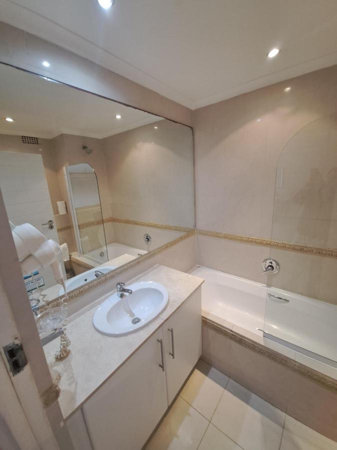 3 Bedroom Sea Facing Family Moullie Point