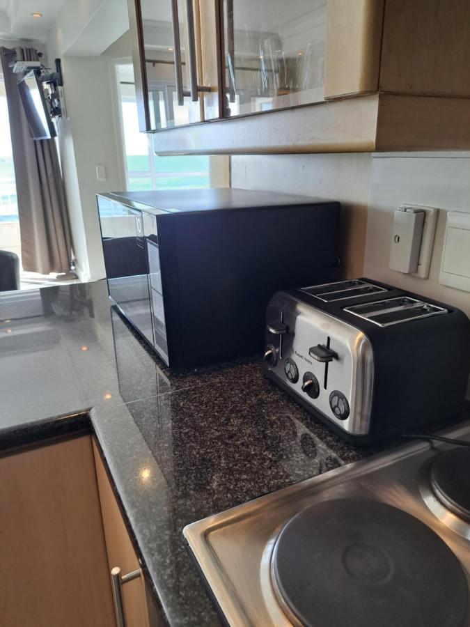 3 Bedroom Sea Facing Family Moullie Point Apartment